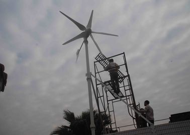 Trung Quốc Năng lượng tái tạo Tắt lưới Hybrid Hệ thống năng lượng gió mặt trời với loại bắt đầu gió thấp nhà máy sản xuất